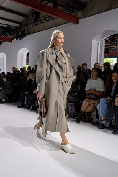 Look 35